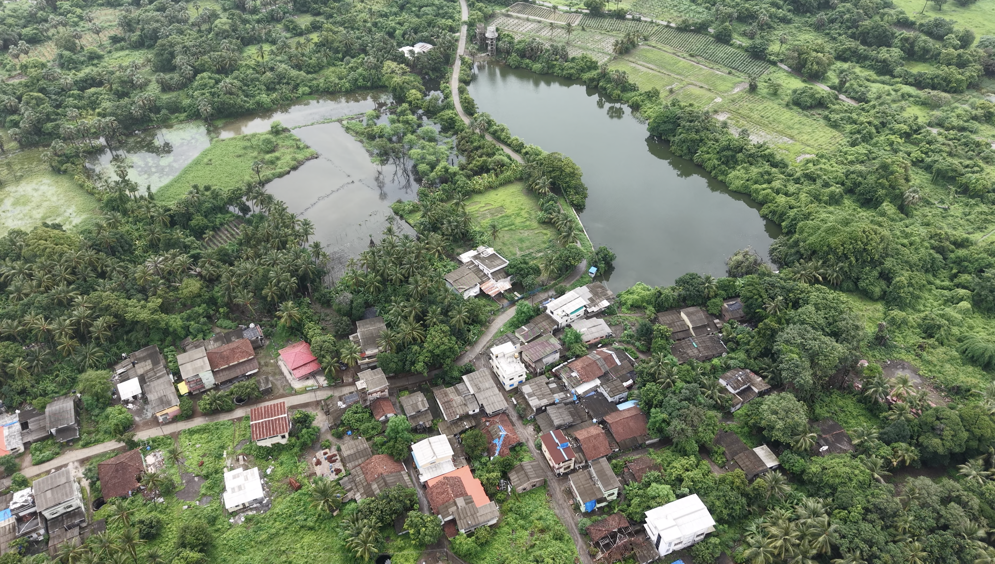 मथाणे गावाचे विहंगम निसर्गरम्य दृश्य